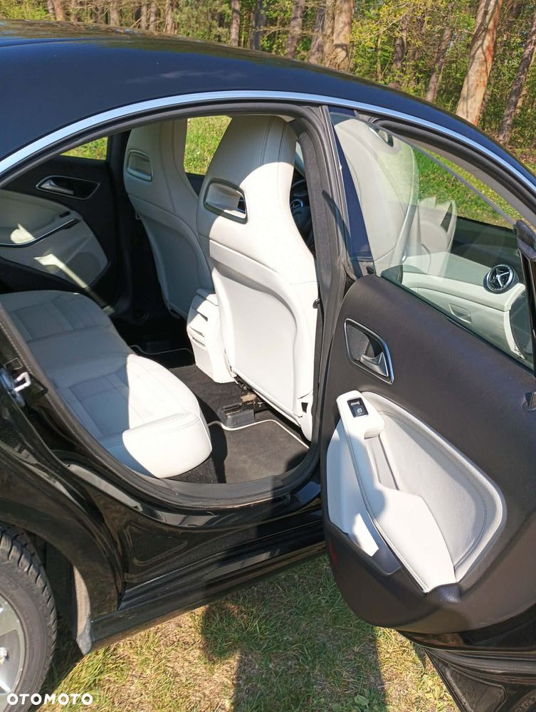 Mercedes-Benz CLA - 12