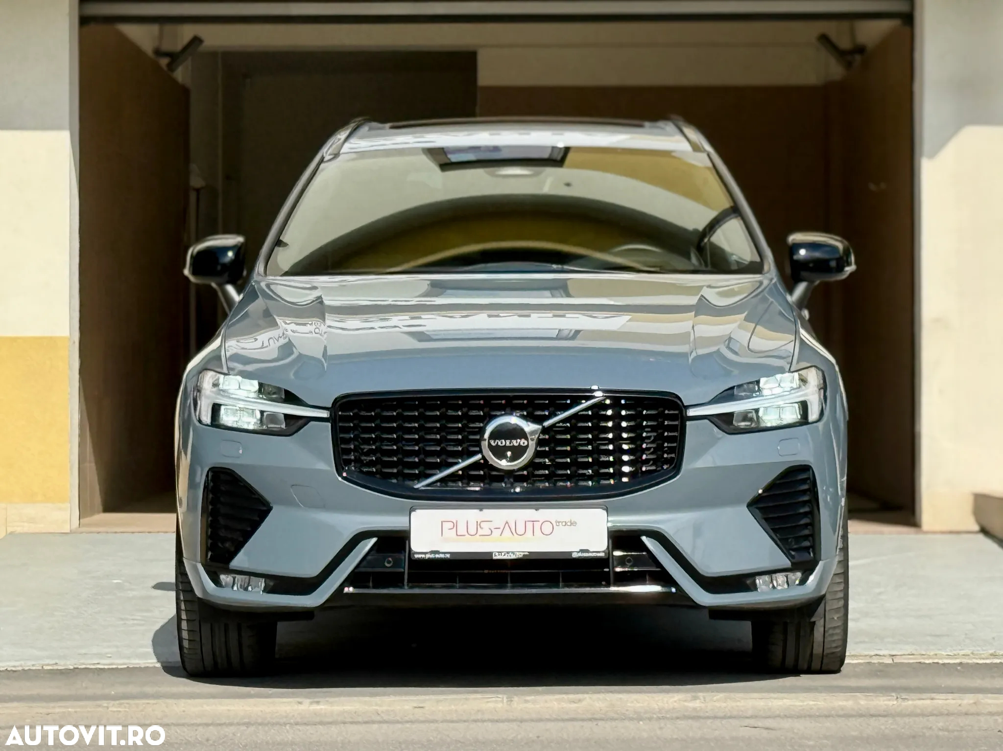 Volvo XC 60 B4 MHEV AT8 AWD R-Design - 4