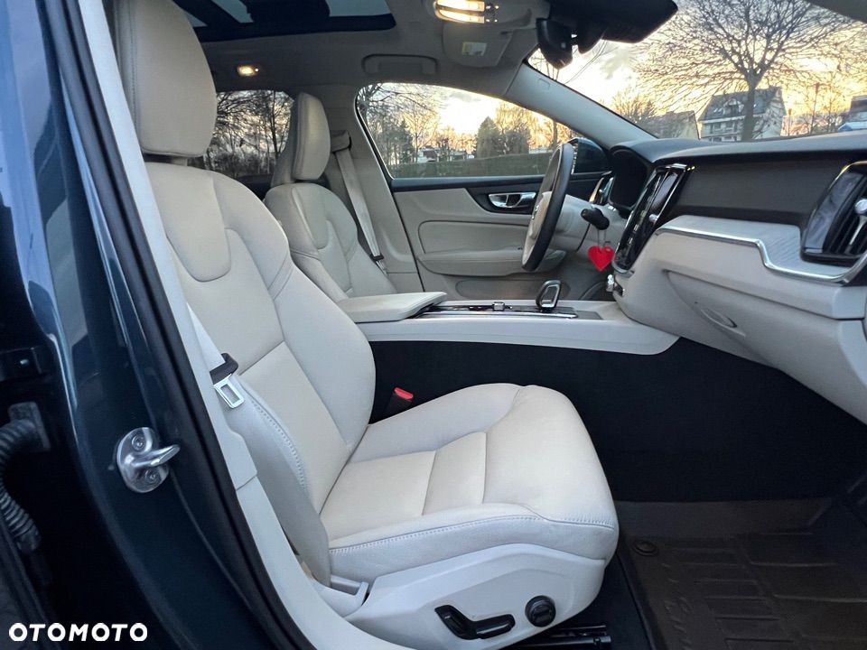 Volvo V60 B5 B AWD Plus Dark - 15