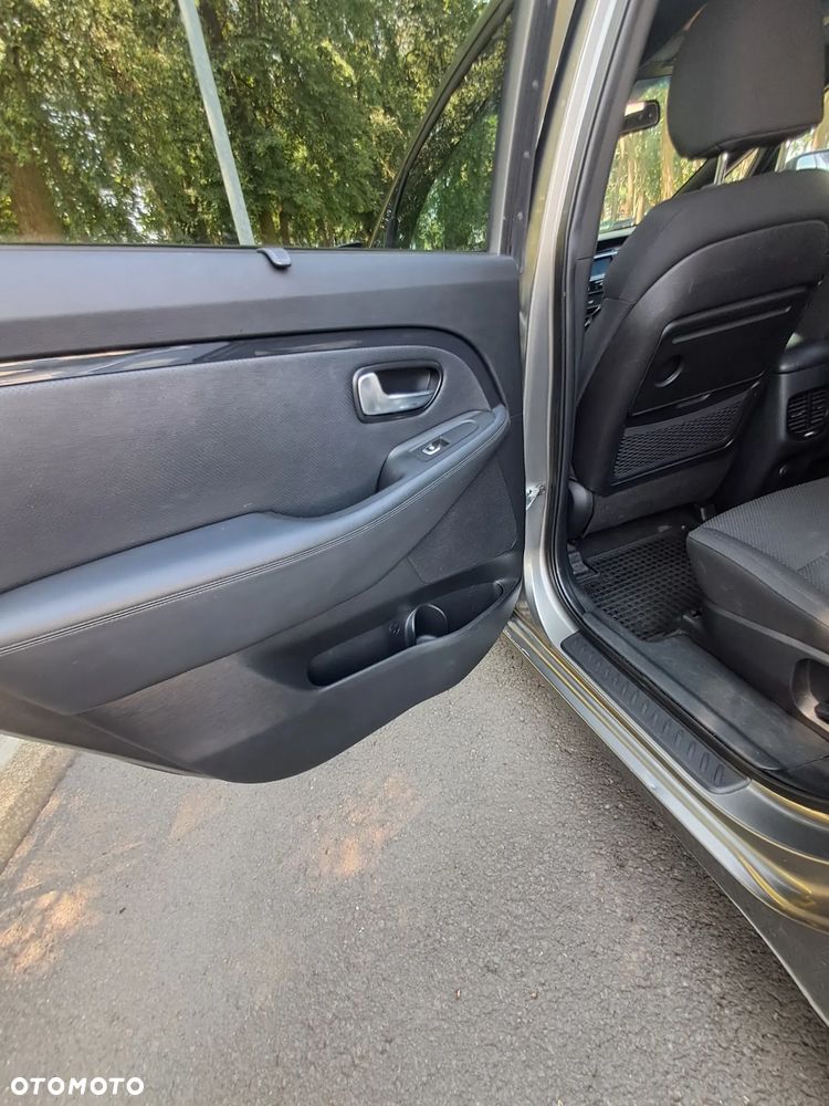 Kia Carens 1.7 CRDi L - 6