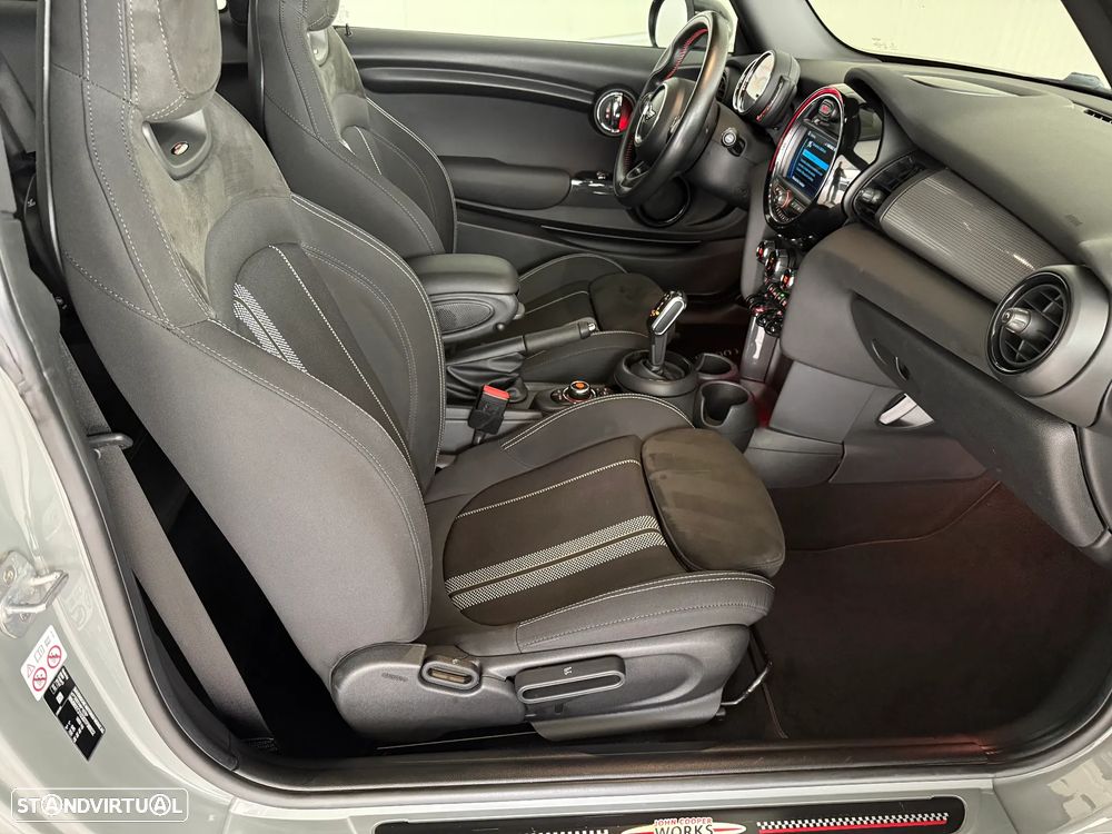 MINI 3 Portas Cooper D Aut. - 16