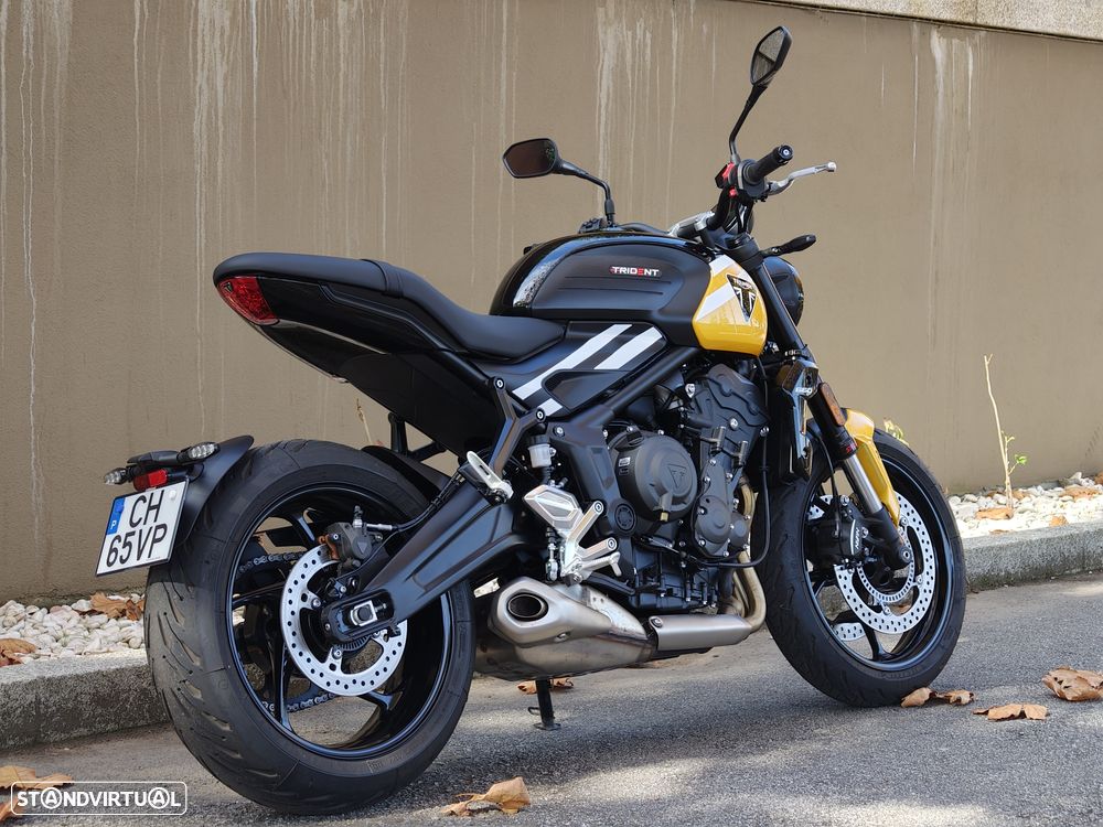 Triumph Trident 660 Cosmic Yellow - 4