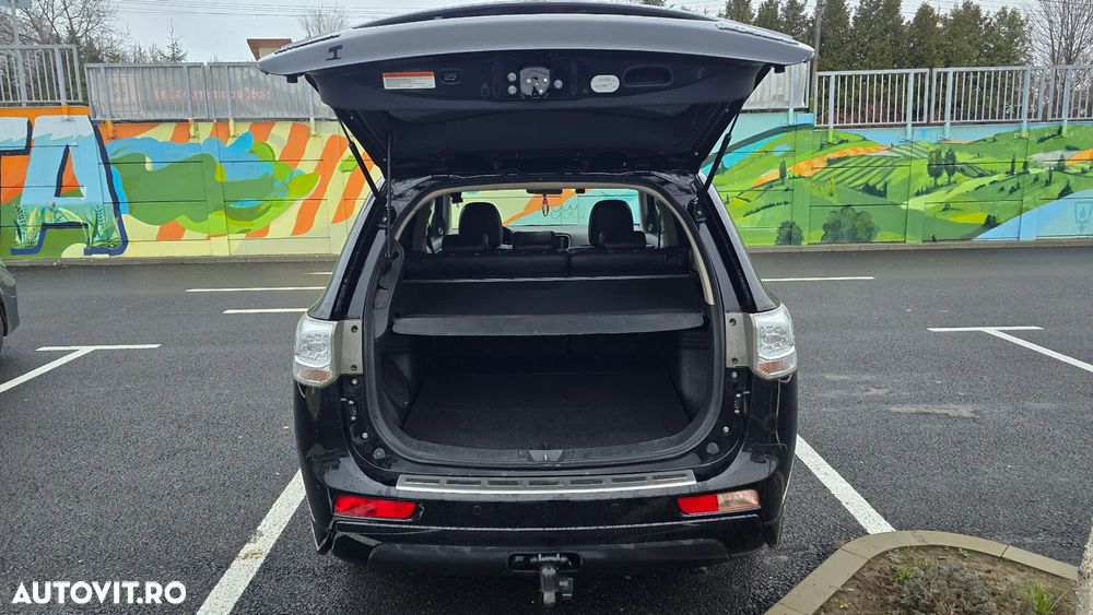 Mitsubishi Outlander 2.0 4WD Plug-In Hybrid Top - 10