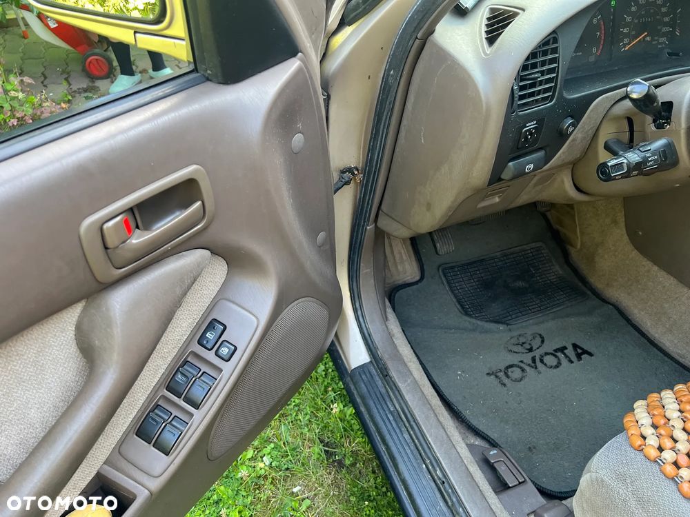 Toyota Camry 3.0 V6 LE - 16