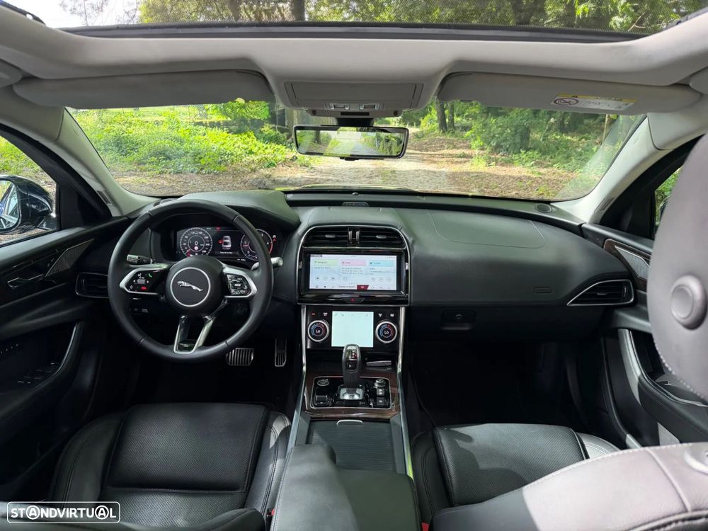 Jaguar XE 2.0 D R-Dynamic S - 10