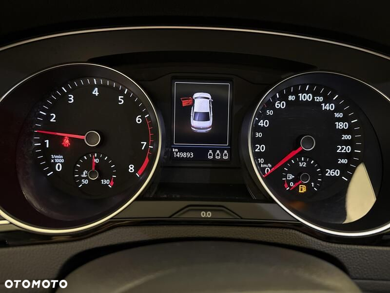 Volkswagen Passat - 14