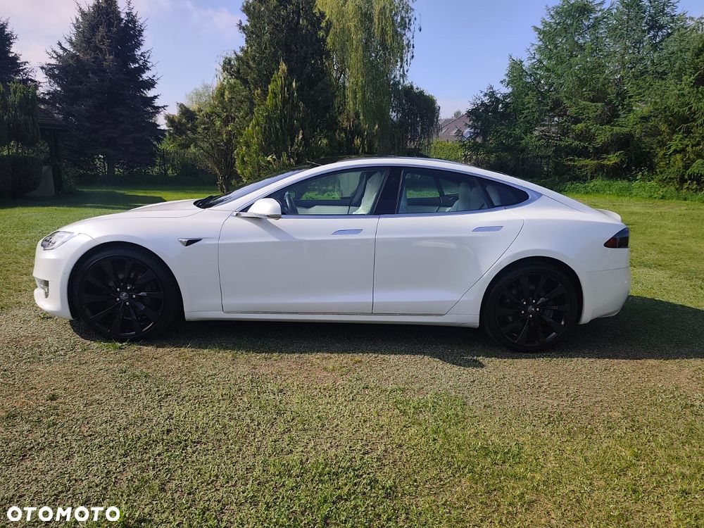 Tesla Model S - 3