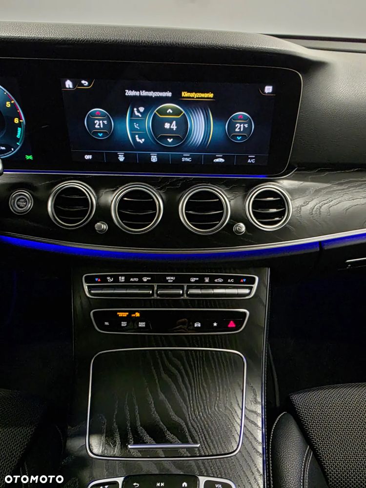 Mercedes-Benz Klasa E 300 de 4-Matic Exclusive - 16