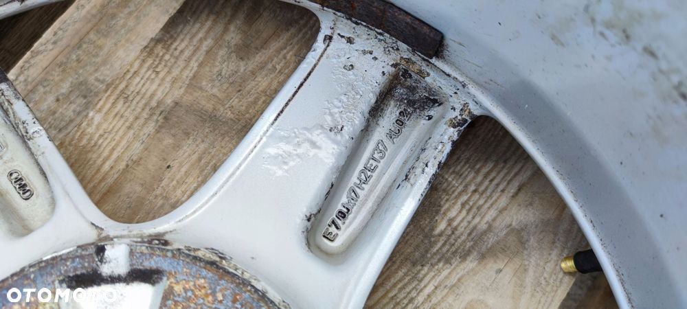 FELGA FELGI AUDI A4 A5 Q5 7,0J R17 ET37 8R0071497 - 8