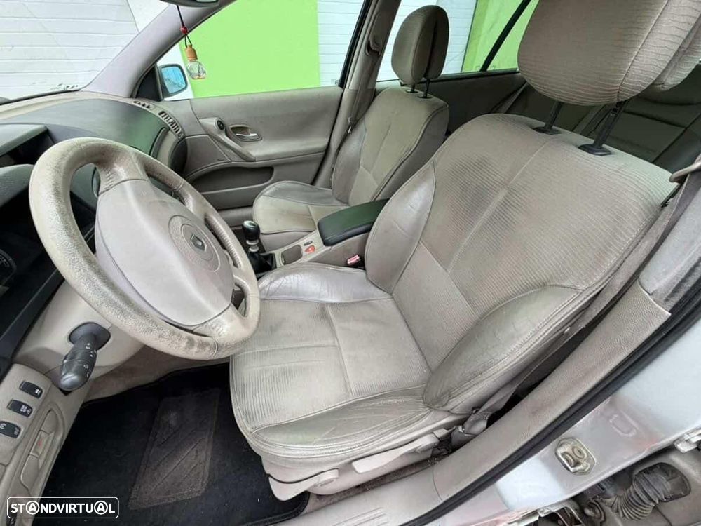 Renault Laguna Break 1.9 dCi Dynamique Luxe - 4