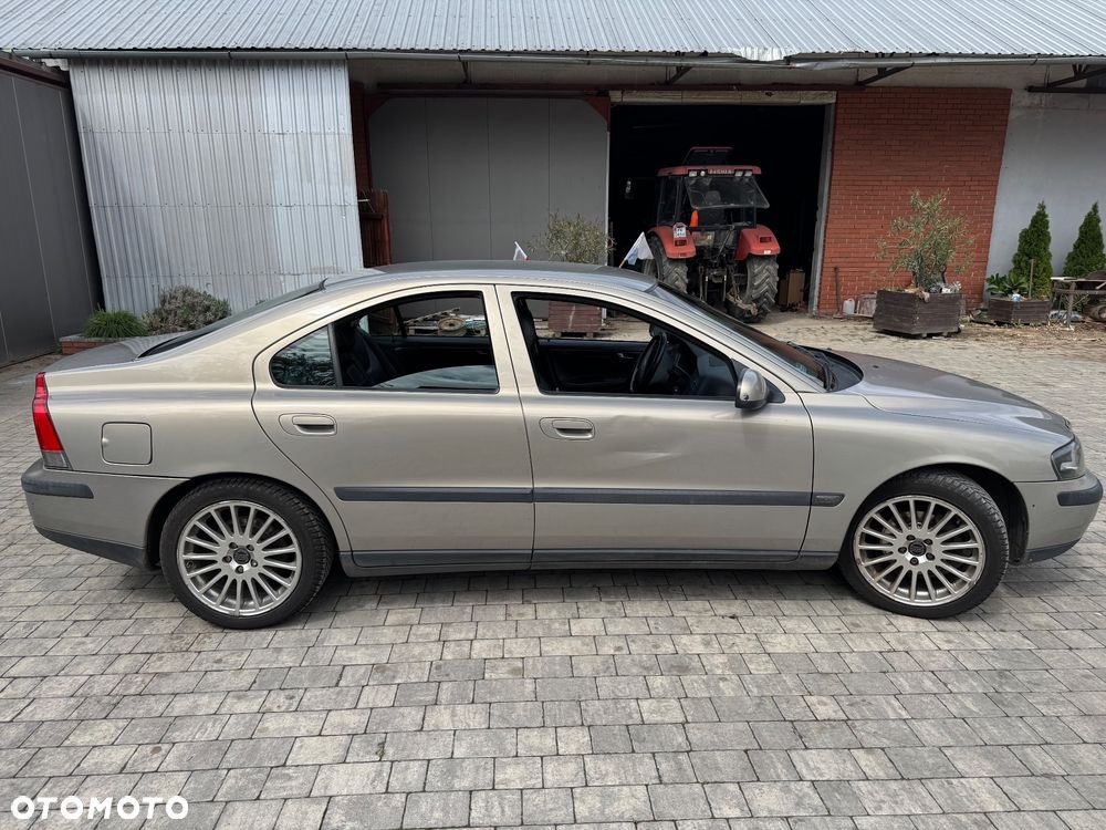Volvo S60 2.4 D5 - 4