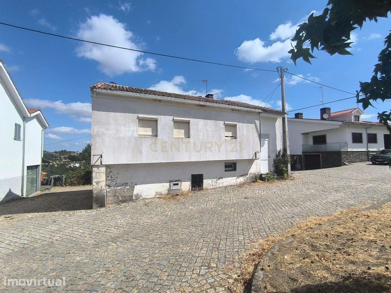 Espaçosa Moradia T3 em Outeiro, Bragança - 77.000€ - Grande imagem: 3/15