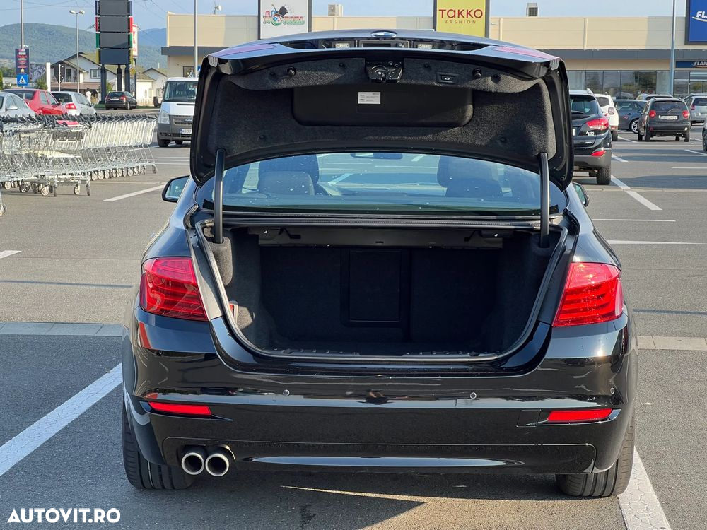 BMW Seria 5 520d xDrive - 12