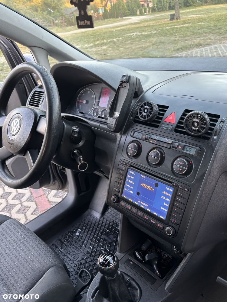 Volkswagen Touran - 8