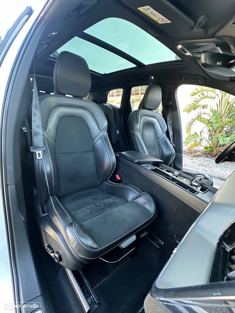 Volvo XC 60 2.0 T8 PHEV R-Design AWD - 29