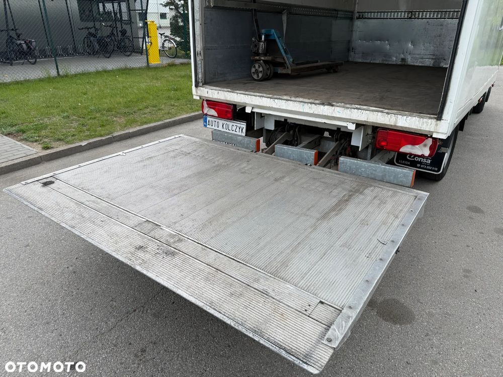 Mercedes-Benz Sprinter - 12