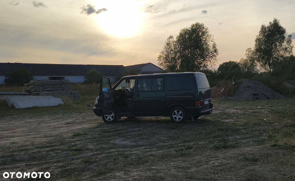 Volkswagen Transporter - 1