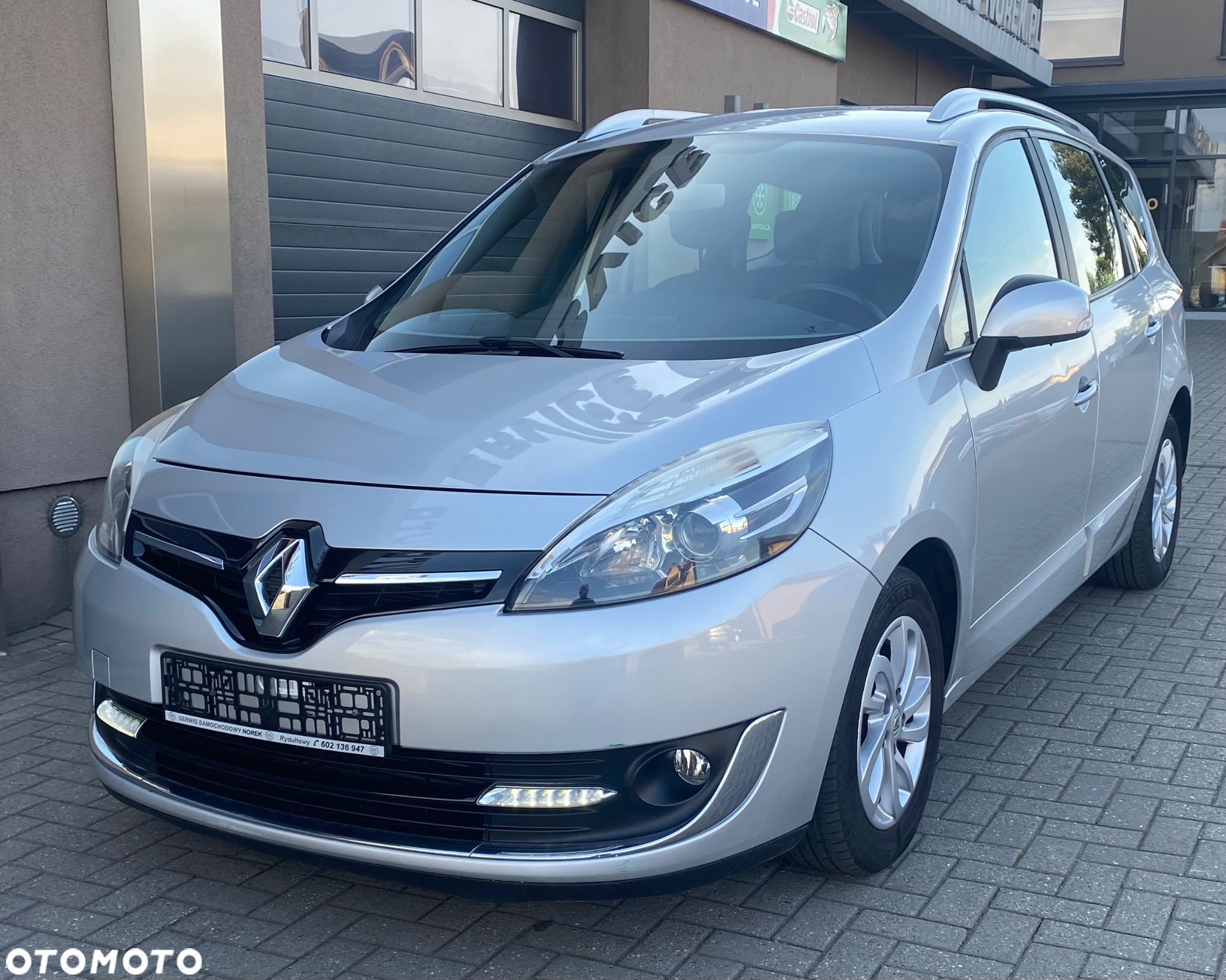 Renault Grand Scenic - 12