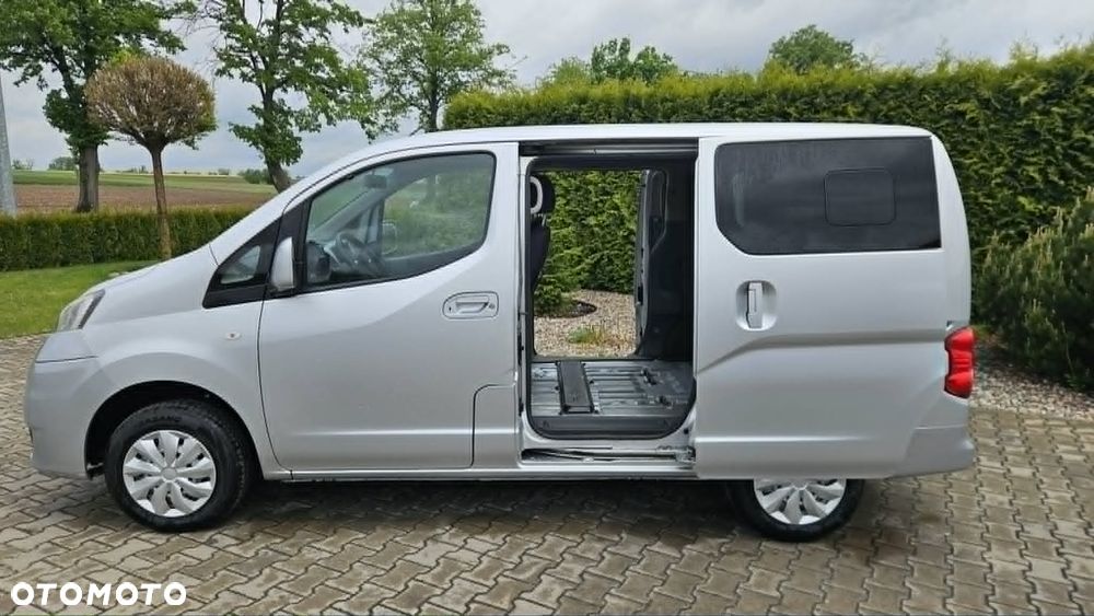 Nissan NV 200 Evalia - 22