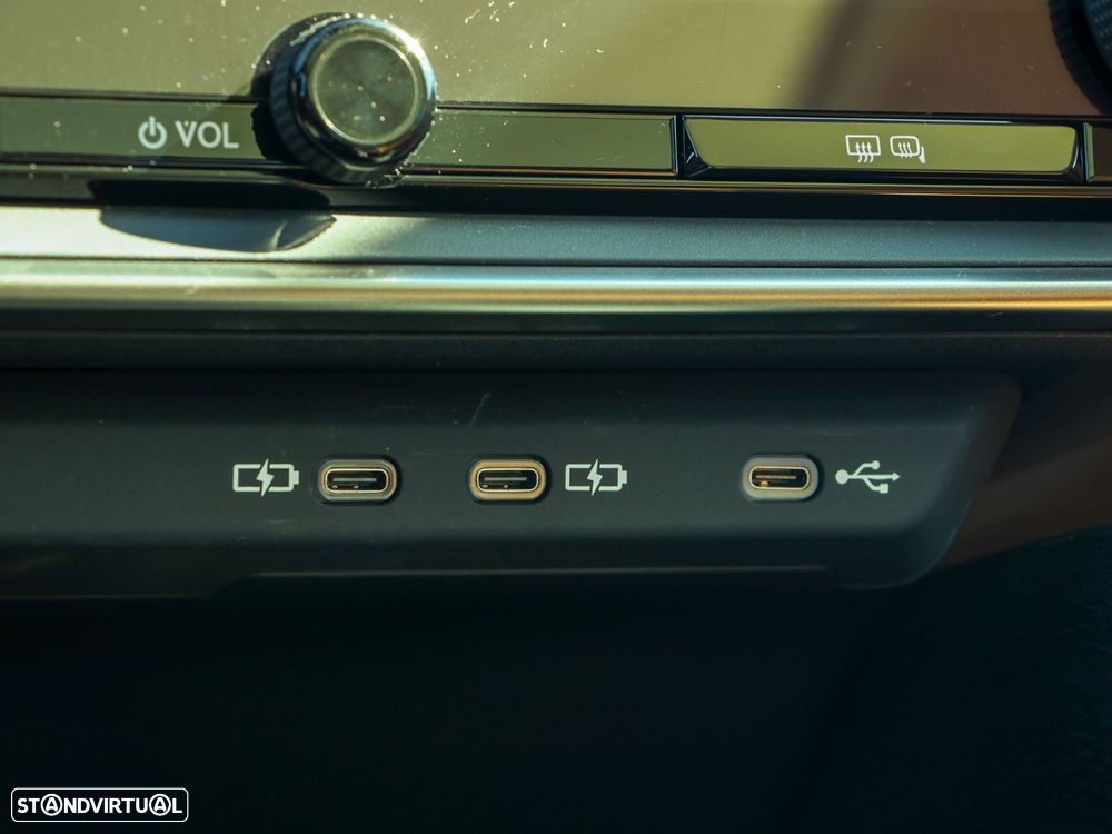 Lexus RZ 450e Luxury Bi-Tone - 36