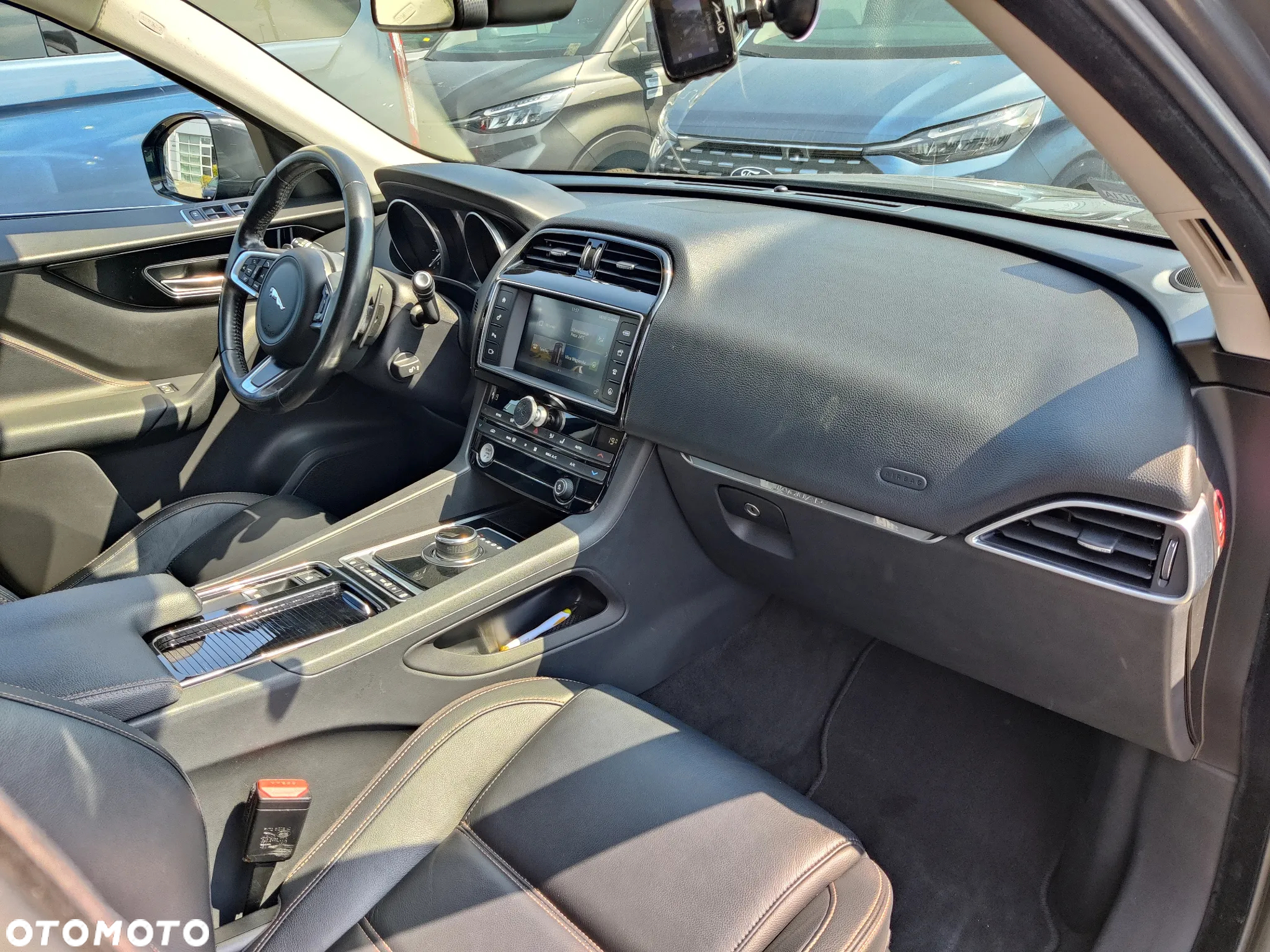 Jaguar F-Pace 2.0 i4D AWD Prestige - 26
