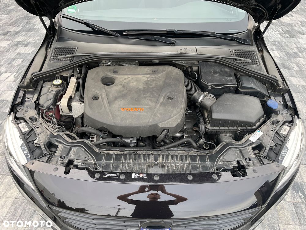 Volvo V60 D4 Geartronic Momentum - 26