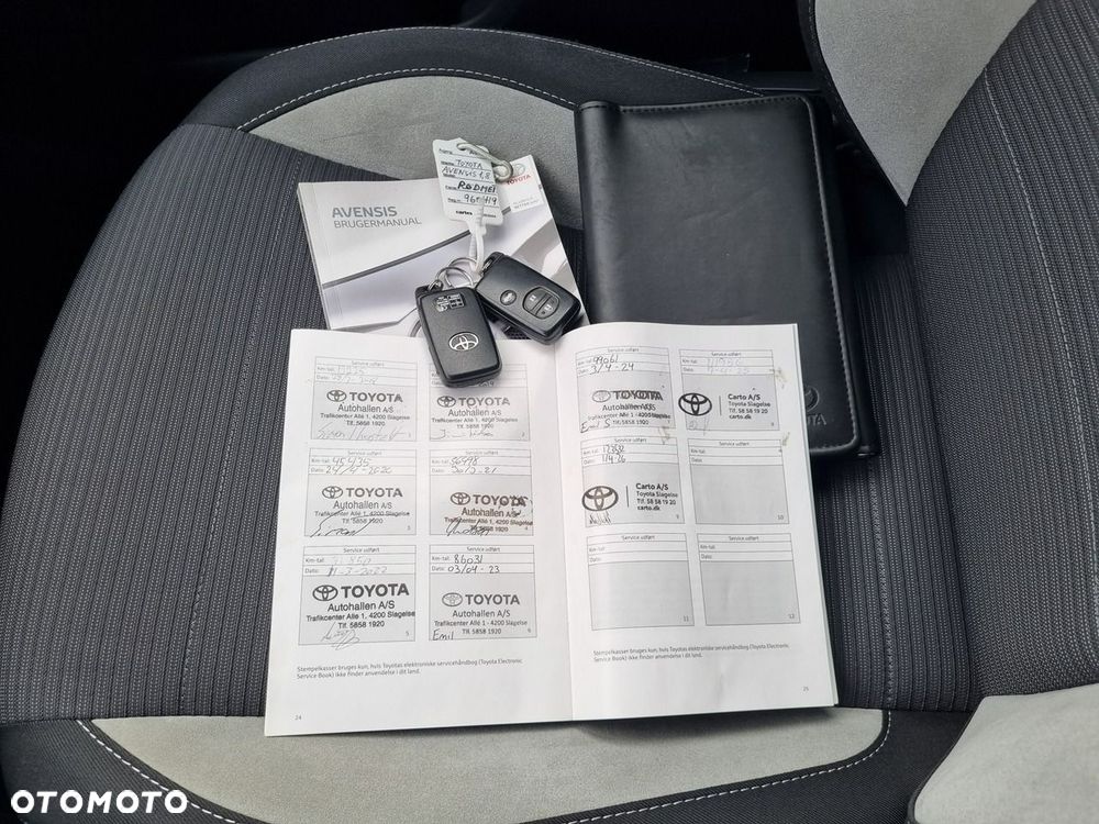 Toyota Avensis 1.8 Premium - 21