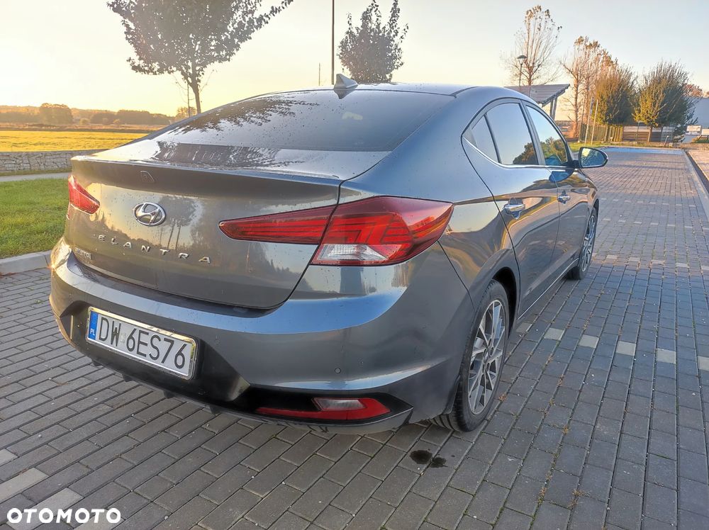 Hyundai Elantra 1.6 Style - 3