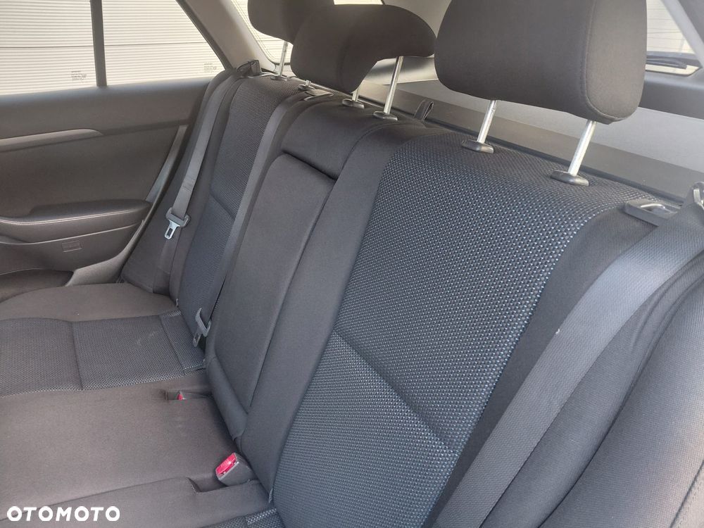 Toyota Avensis 2.0 VVT-i Combi Sol - 10