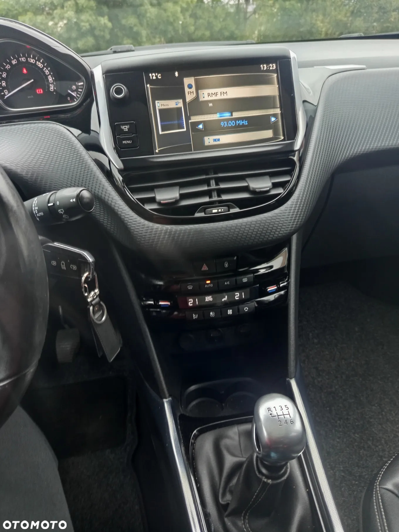 Peugeot 2008 1.6 e-HDi Allure S&S - 20