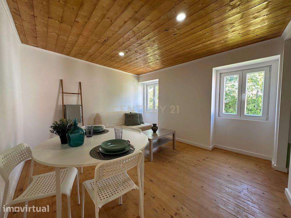 Arrendamento T2 duplex com terraço remodelado e mobilado no centro de - Grande imagem: 2/24