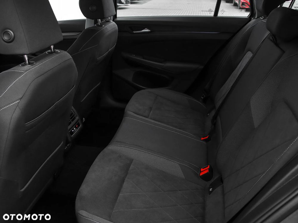 Volkswagen Golf Variant - 11