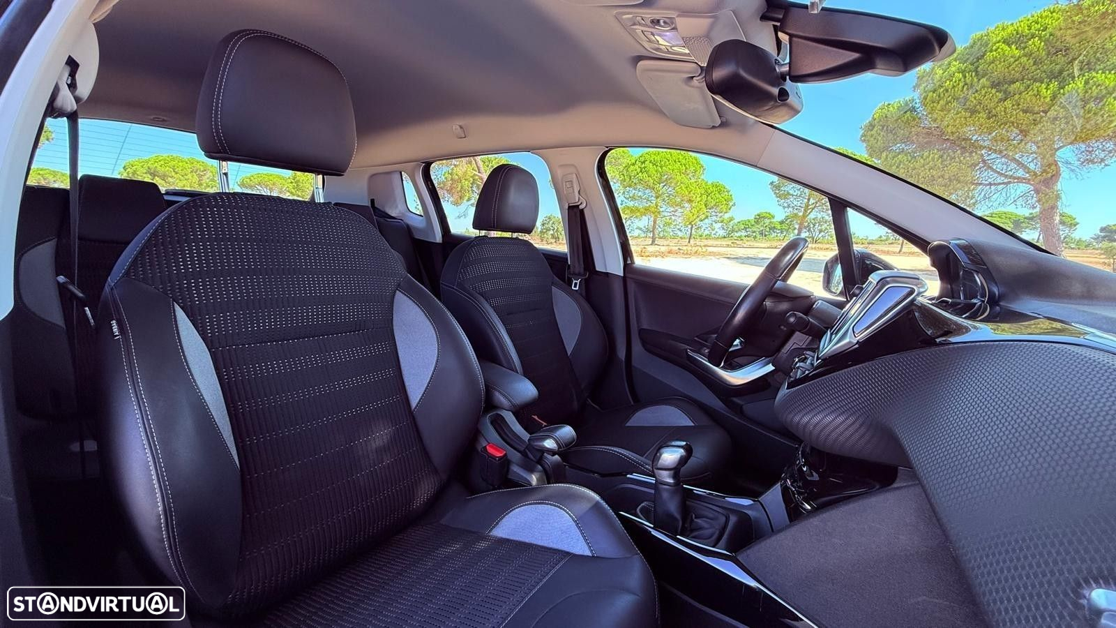 Peugeot 2008 1.2 PureTech Allure - 40