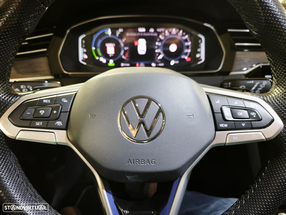 VW Passat Variant - 52