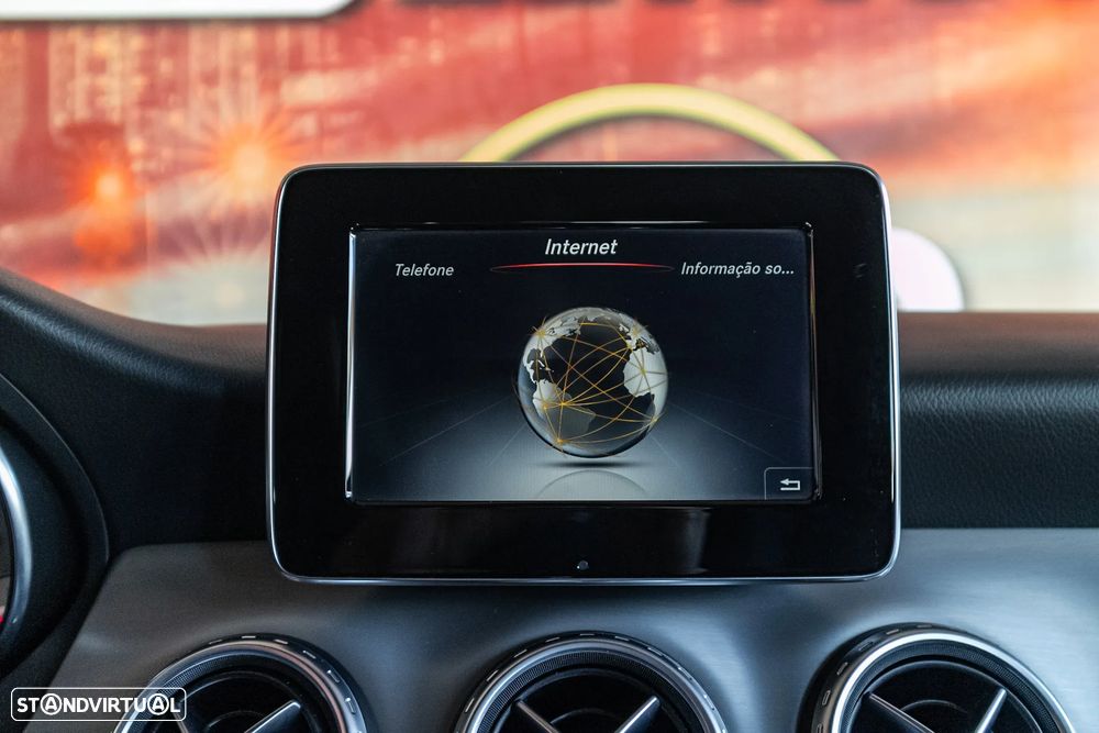 Mercedes-Benz GLA 180 d AMG Line - 13