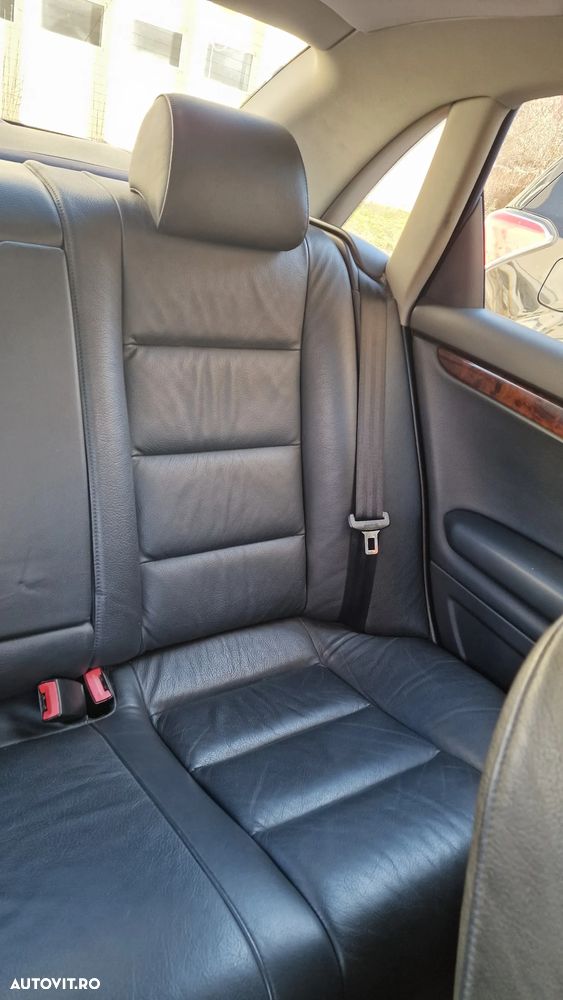 Audi A4 1.8 T quattro - 13