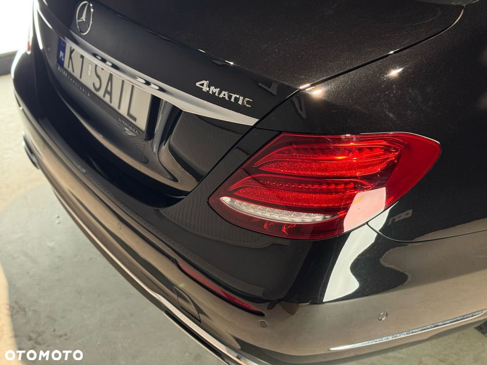 Mercedes-Benz Klasa E 400 4-Matic 9G-TRONIC - 18