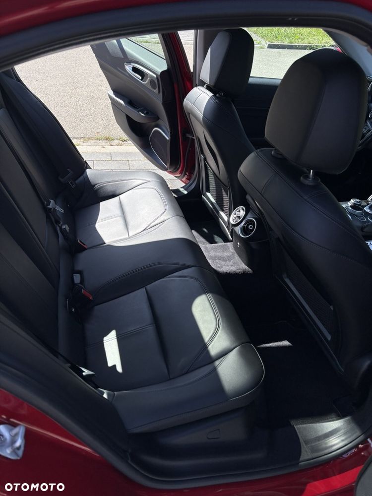 Alfa Romeo Giulia 2.0 Turbo Business - 12