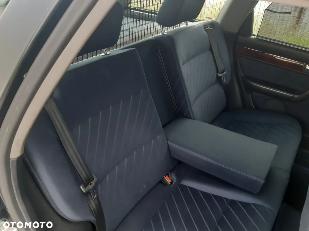 Audi A6 Avant 2.8 E - 25