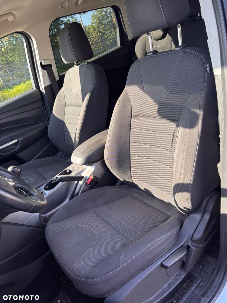Ford Kuga - 28