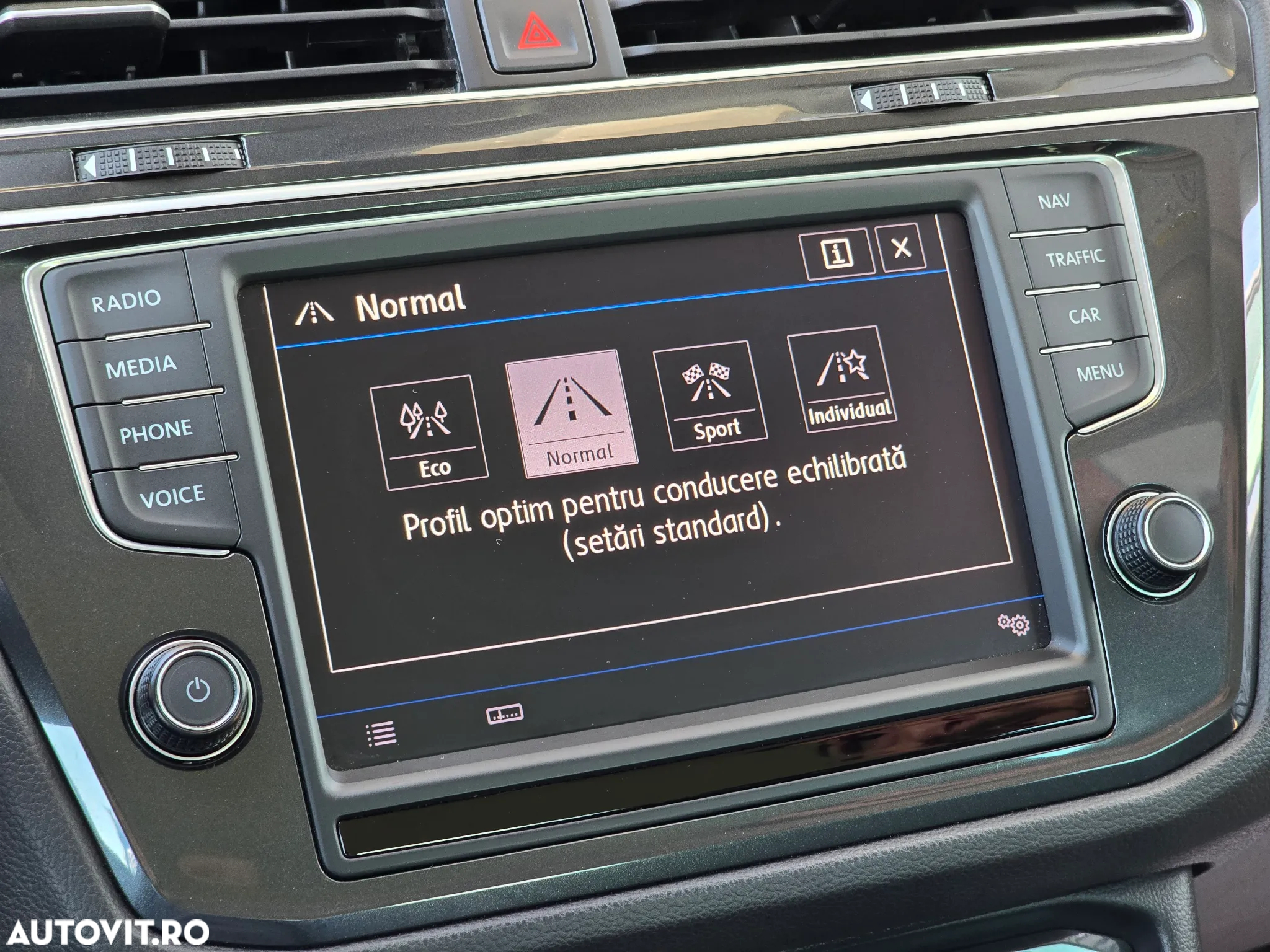 Volkswagen Tiguan 2.0 TDI SCR 4MOTION DSG R-Line - 27