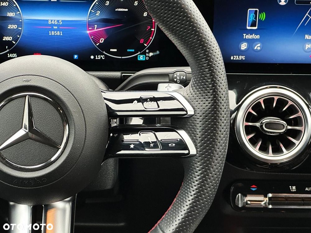 Mercedes-Benz GLA - 11