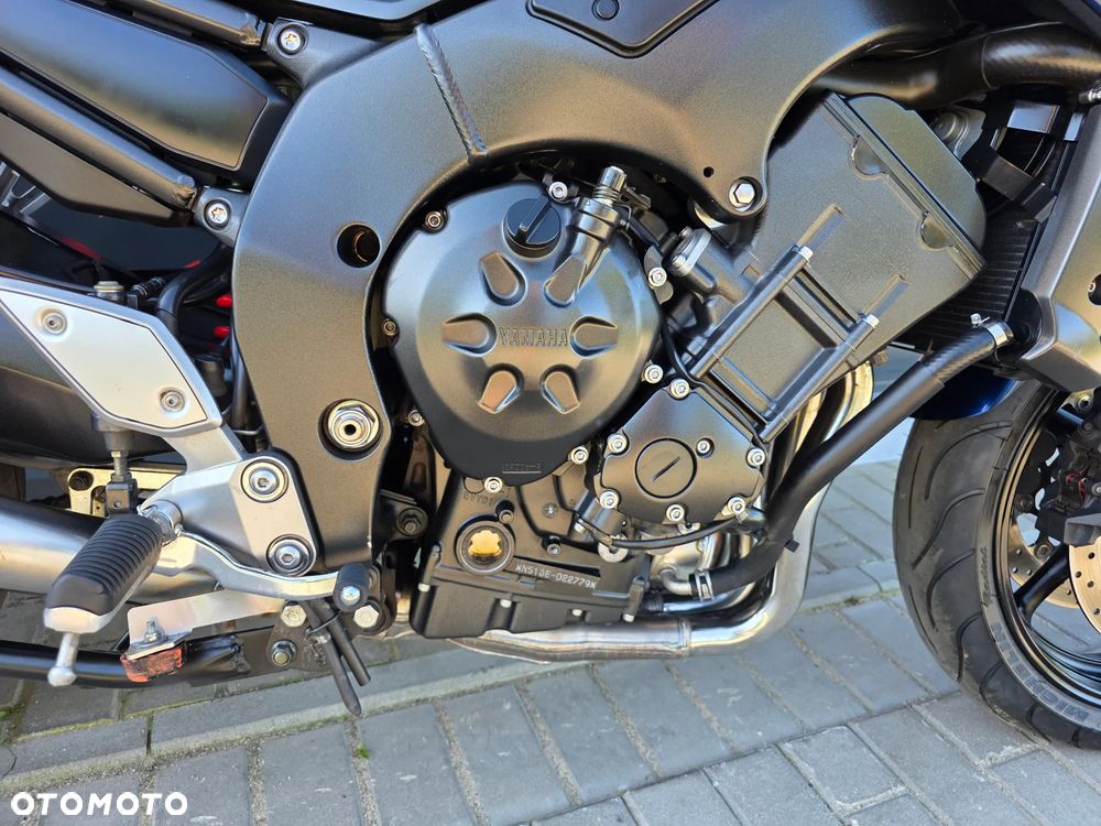 Yamaha FZ - 28