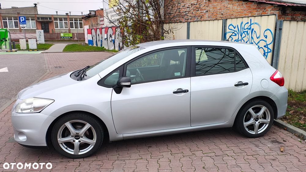 Toyota Auris 1.6 Terra - 8
