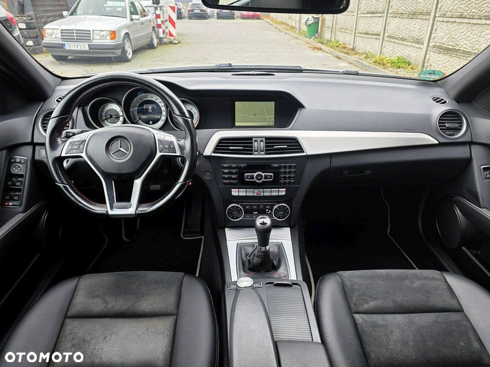 Mercedes-Benz Klasa C 180 T Edition - 13