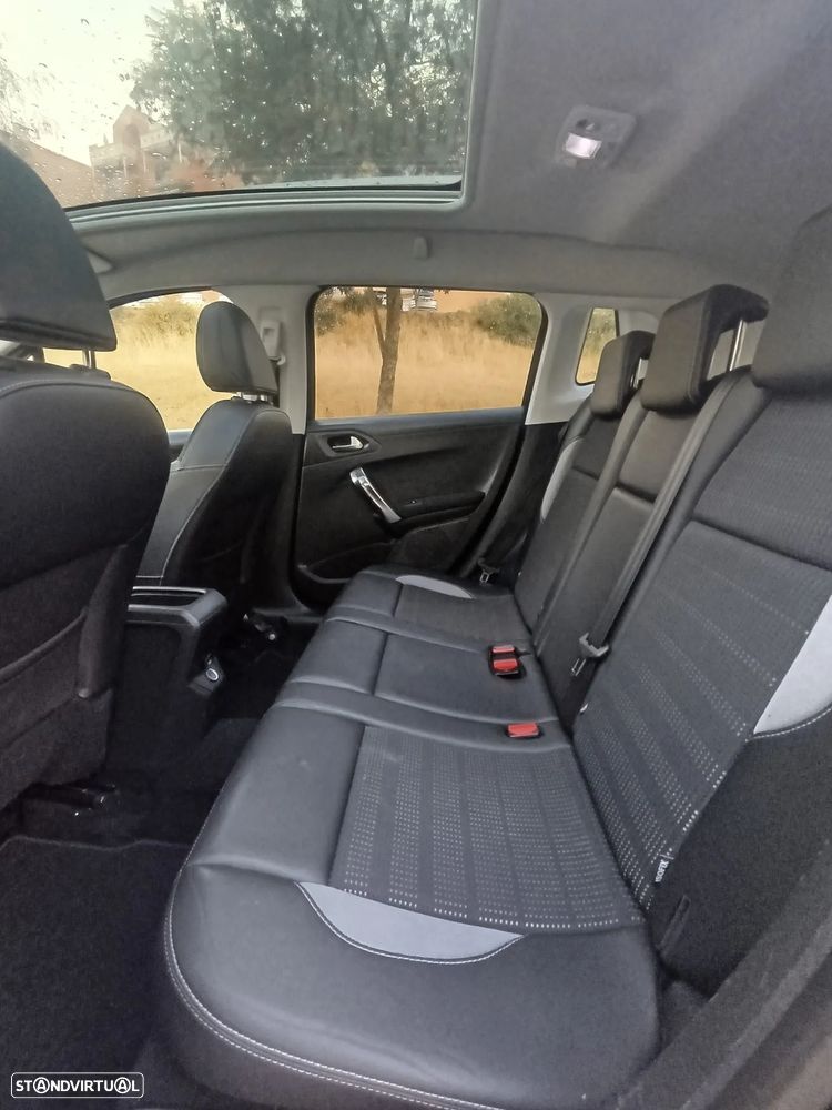 Peugeot 2008 1.6 BlueHDi Allure - 29