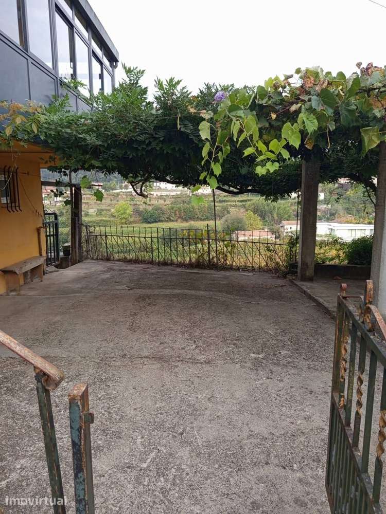 Moradia em Paço de Sousa, inserida num terreno com 504 m². - Grande imagem: 5/23