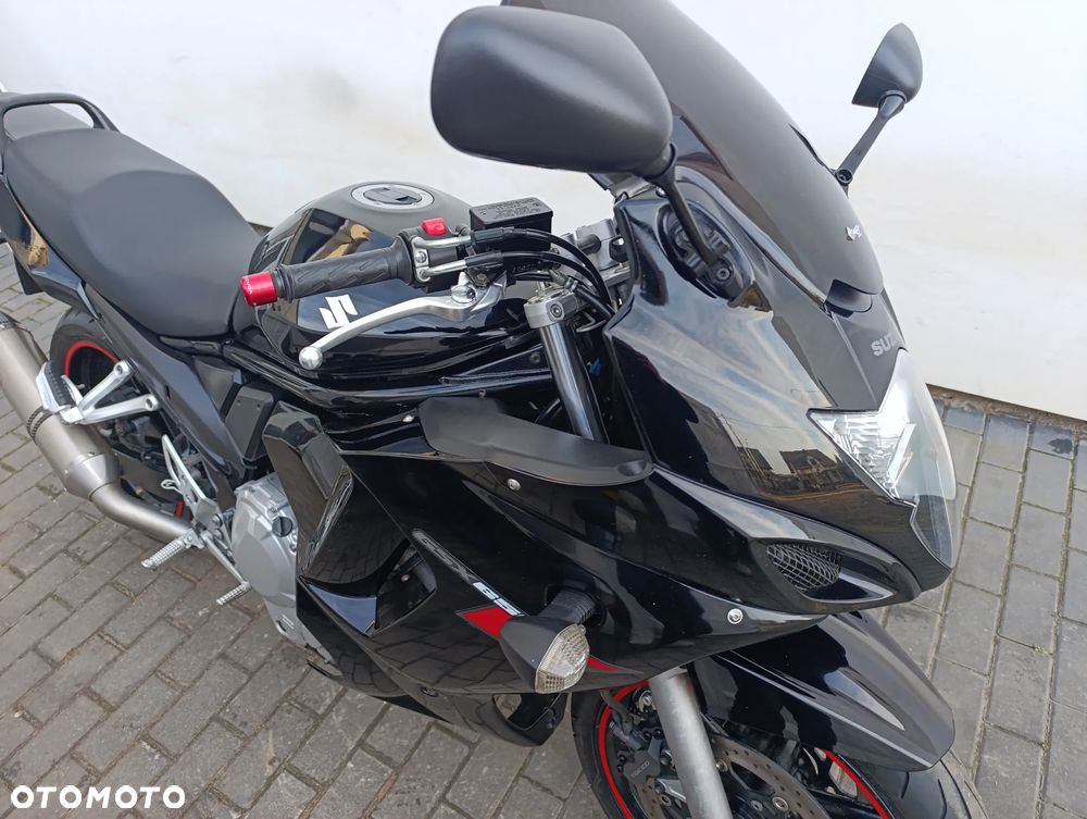 Suzuki GSX - 27
