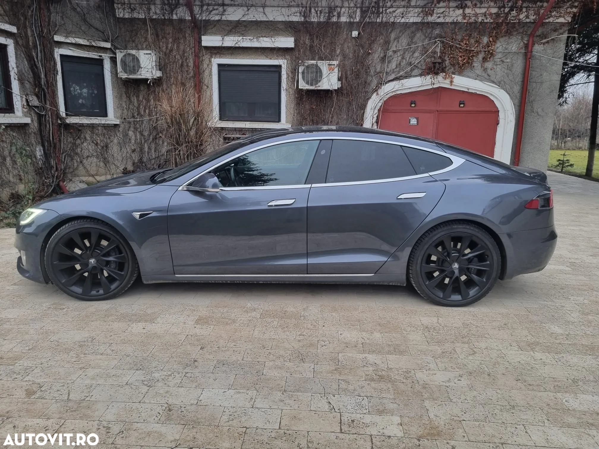 Tesla Model S - 3