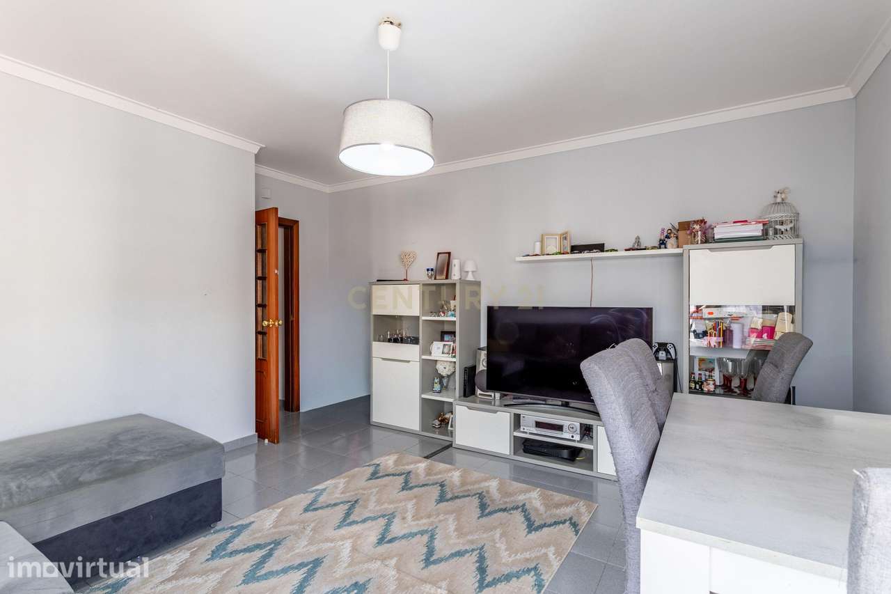 Apartamento T2 na Quinta da Maranhota em Vialonga - Grande imagem: 2/18